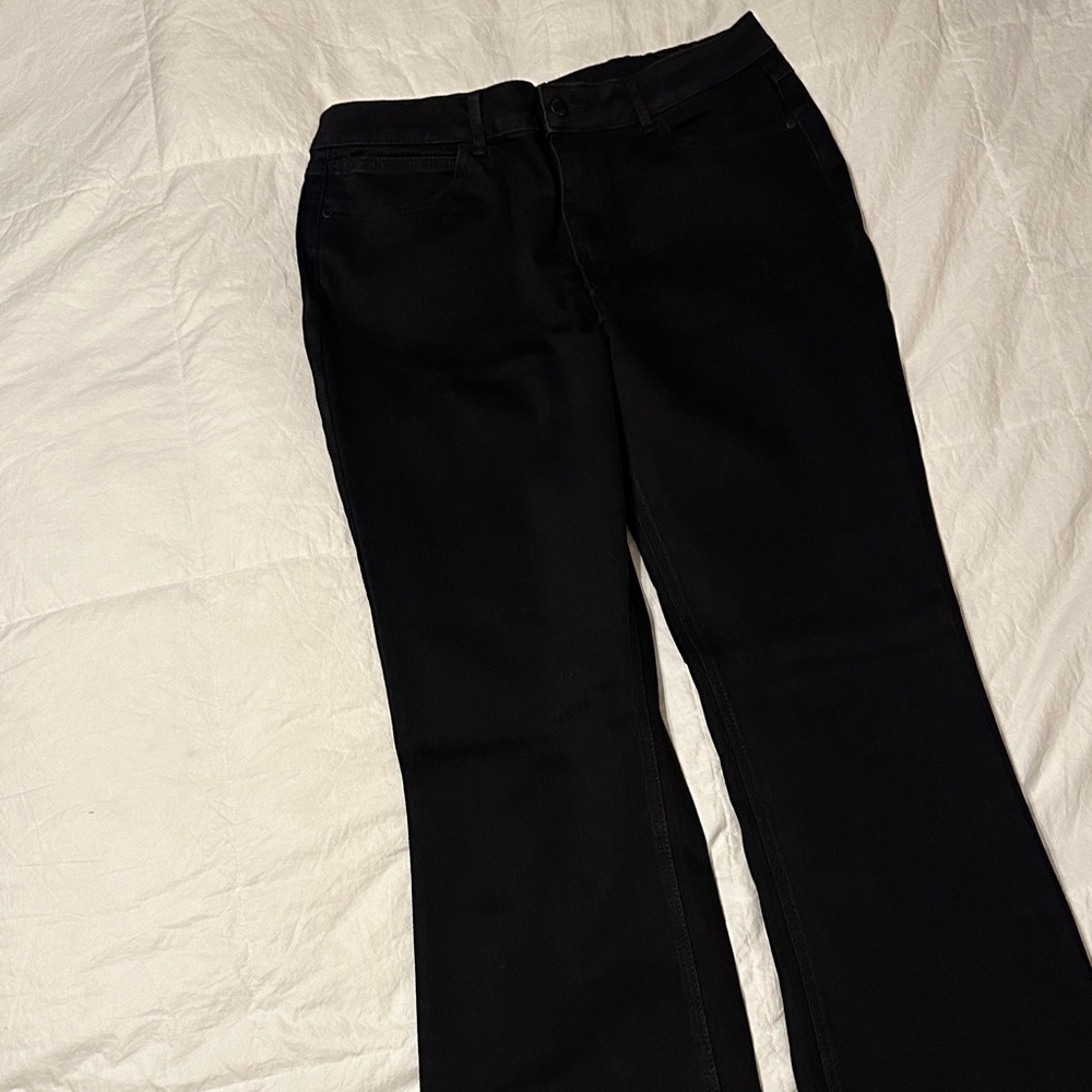 POSTER GIRL Black Capris